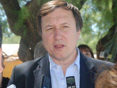 Bevilacqua desliz� que no ser� candidato y respald� la postulaci�n de Larraburu