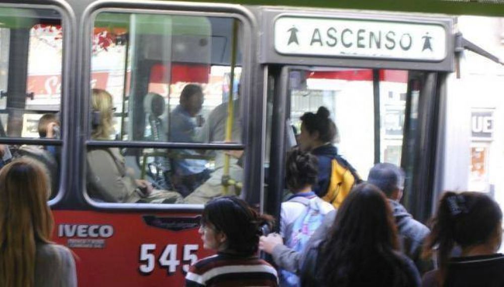 Desde hoy, $ 1,20 m�s por cada boleto