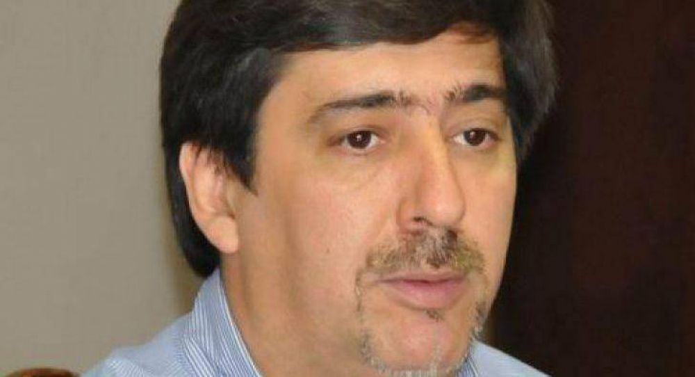 Gustavo no se apura y tampoco lo apresura el regreso de Capitanich