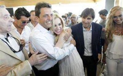Anunci� Massa que lanza su postulaci�n en febrero