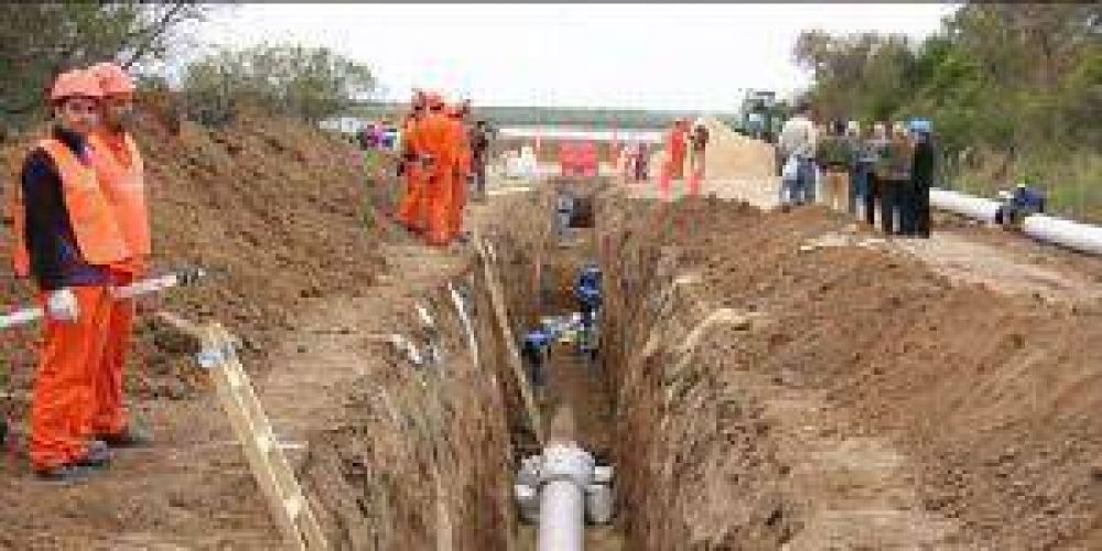Avanzan los trabajos para la extensi�n de redes de agua potable en la ciudad