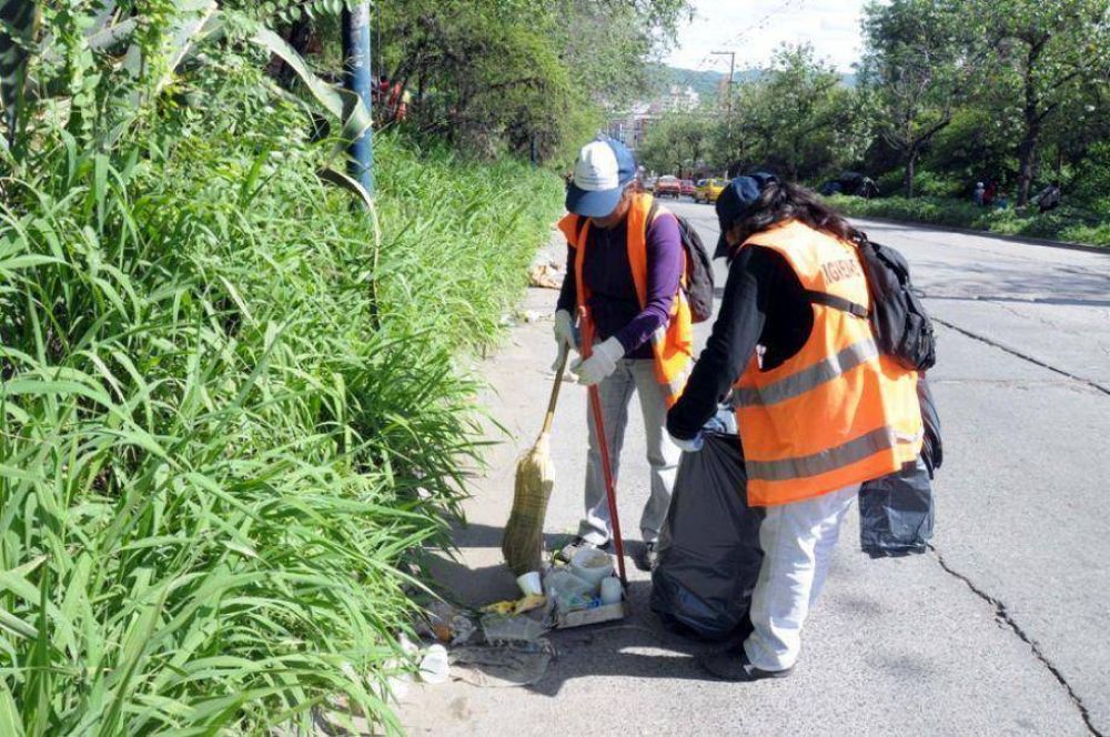 HIGIENE URBANA TRABAJA EN OPERATIVOS DE LIMPIEZA EN DIVERSAS PARTES DE LA CIUDAD
