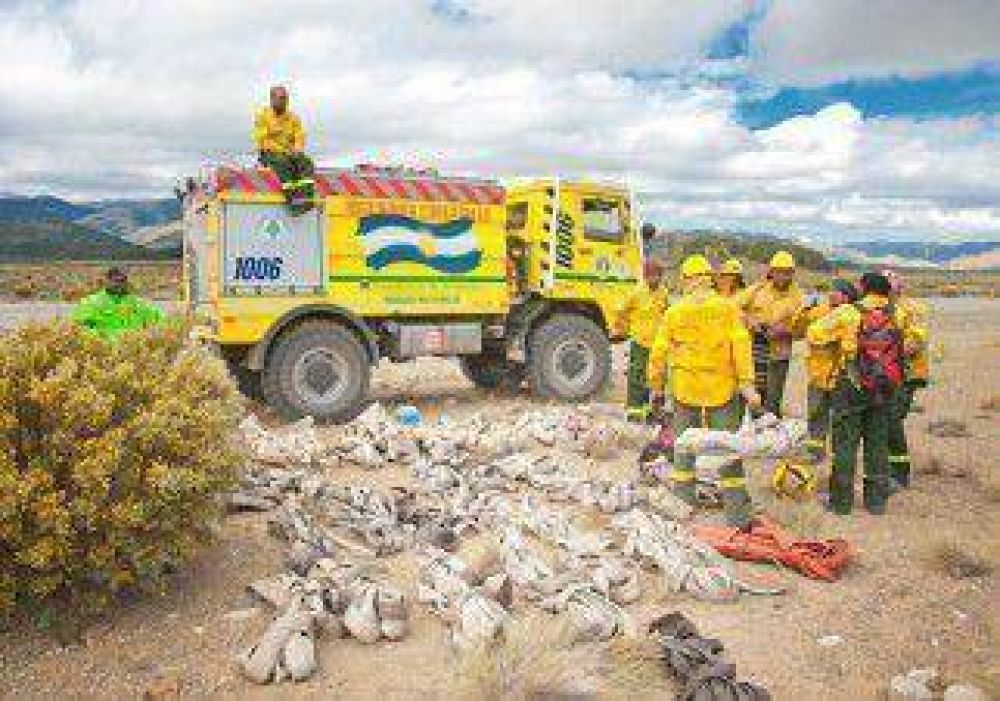 La Angostura: contienen el incendio de pastizales 
