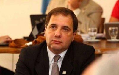Ex intendente Casc�n denuncia que Weretilneck �compra� municipios y voluntades radicales