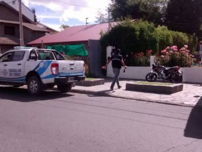 Simulan ser amigos de familiares y asaltan a dos personas mayores