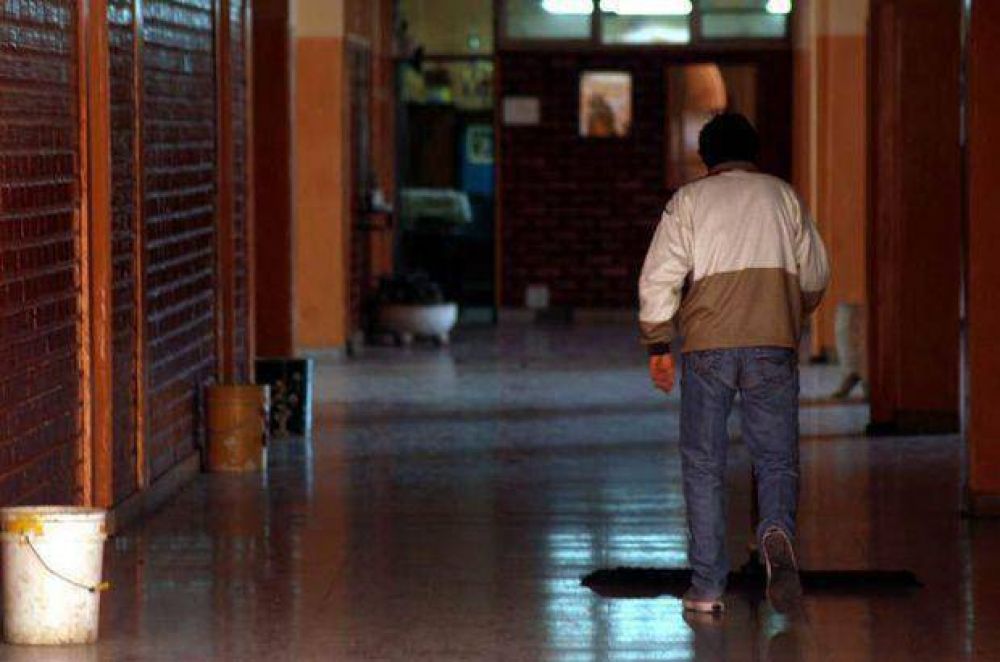 Los No Docentes piden que se reglamente su carrera
