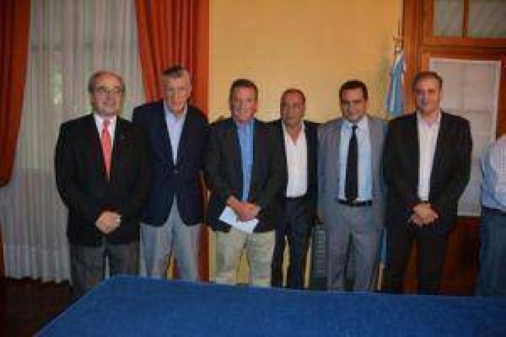 Gioja puso en actividad a nuevos funcionarios