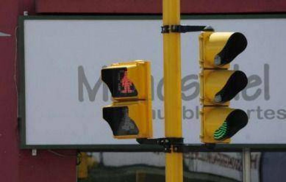 El Municipio complet� la renovaci�n de los sem�foros de la avenida Santamarina