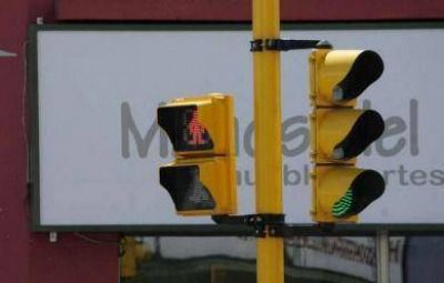 El Municipio complet� la renovaci�n de los sem�foros de la avenida Santamarina