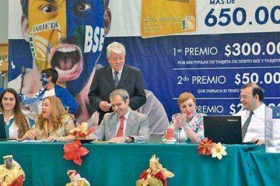 Tarjeta Sol y el Banco Santiago del Estero regalaron $650.000 en efectivo en el Gran Sorteo de Rey
