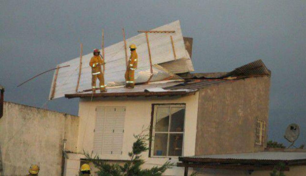 En Claromec� se volaron m�s de 20 techos y media casa