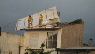 En Claromec� se volaron m�s de 20 techos y media casa