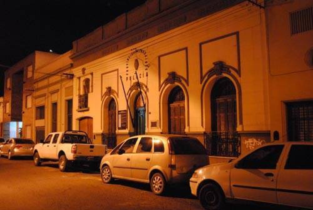 Una mujer fue asaltada en su vivienda y le llevaron el auto para escapar