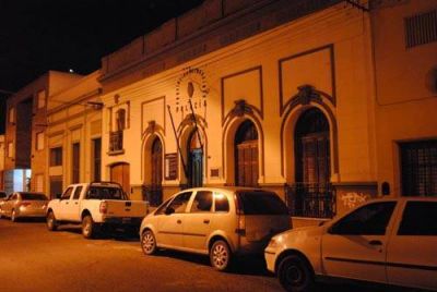 Una mujer fue asaltada en su vivienda y le llevaron el auto para escapar