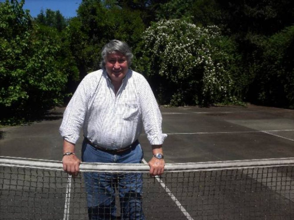 El periodista deportivo Guillermo Salatino permanece internado en Bariloche
