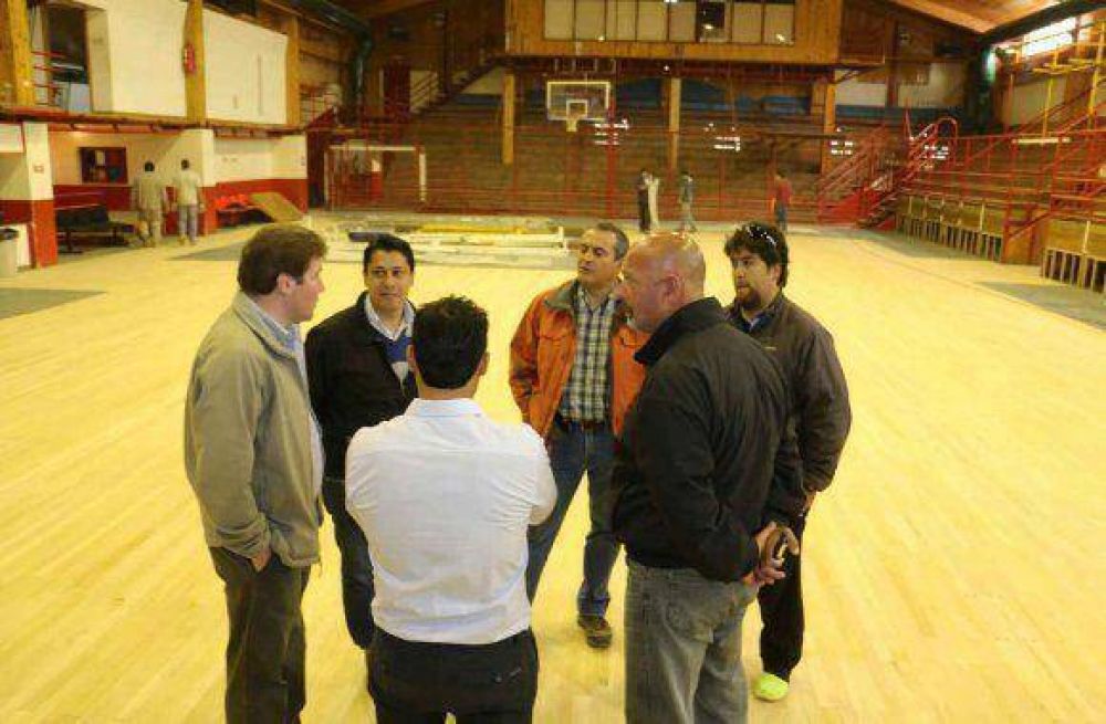 EL INTENDENTE MELELLA RECORRI� LAS OBRAS DE REMODELACI�N DEL POLIDEPORTIVO