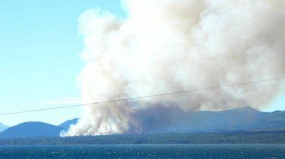Se reaviv� el incendio forestal en Villa La Angostura