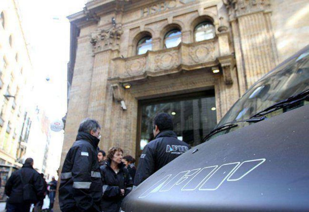 Allanan la sede central del HSBC por las cuentas en Suiza