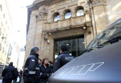 Allanan la sede central del HSBC por las cuentas en Suiza