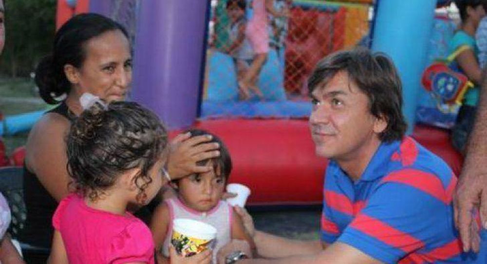 Zdero acompa�� a los ni�os del Barber�n en los festejos de Reyes