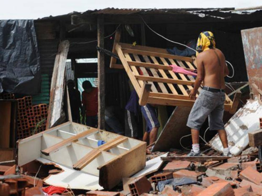 El asesinato de un pibe desat� la furia y sembr� de balas una villa de Ludue�a