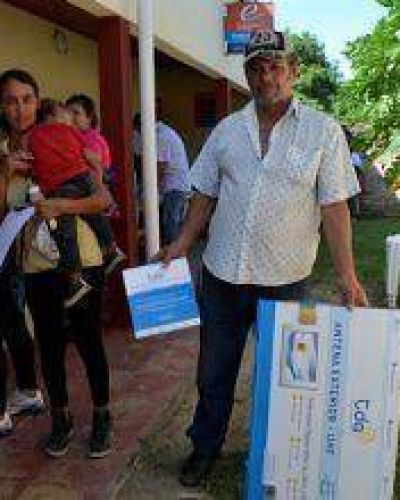 Entregan m�s de 1000 decodificadores TDA en el interior provincial