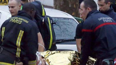 M�s terror en Francia: polic�a fusilada en Par�s y explosiones en varias mezquitas