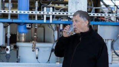 Bill Gates tom� agua proveniente de excremento humano