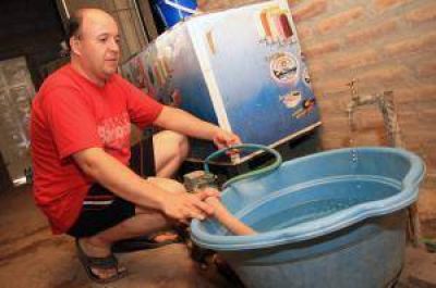 Juntan agua de noche para que no falte durante el d�a