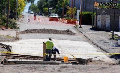 Contin�a la obra de conectividad barrial en la calle Sor Vallese