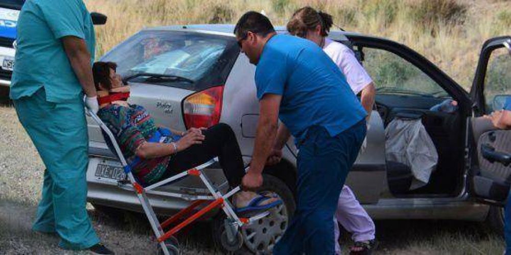 Una familia se accident� en la ruta