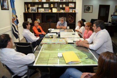 Directivos de PAE visitaron al intendente C�rdoba