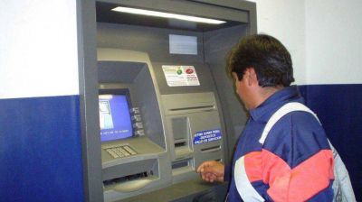 Desde hoy cobran los estatales
