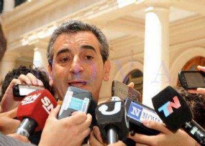 DNI y Pasaporte: �Se termin� el verso? �Los insumos?... �O la guita? 