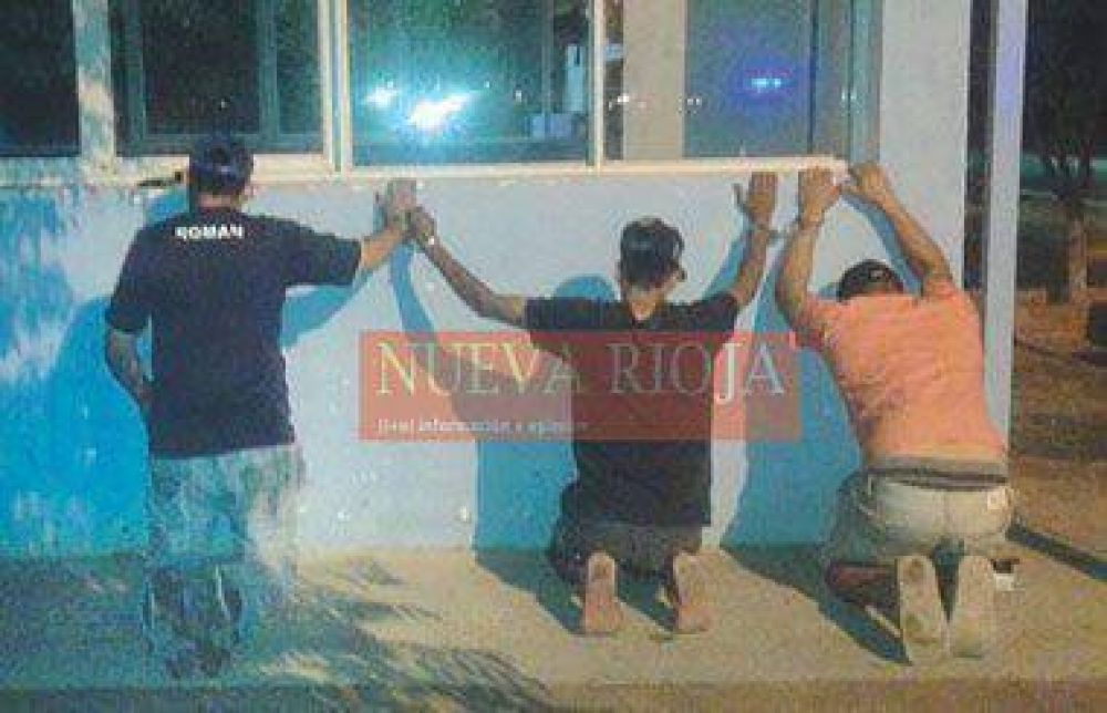 Detienen a tres individuos fuertemente armados en el ingreso Norte de la Capital