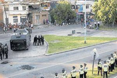 Cortaron la autopista Dellepiane y se enfrentaron con la polic�a