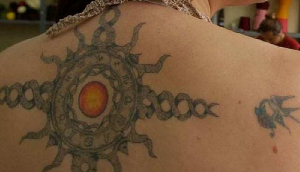 Investigan la muerte de una mujer producida despu�s de tatuarse