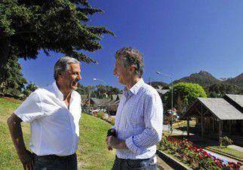De campa�a con Quiroga, Macri carg� contra el MPN 