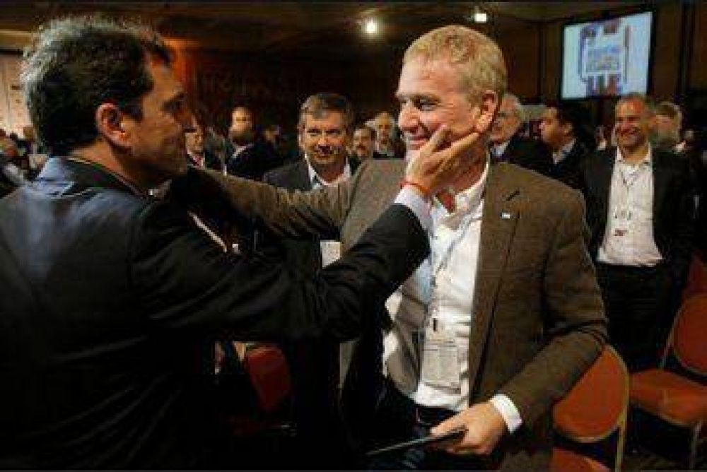 Llegada de De Narv�ez pone 