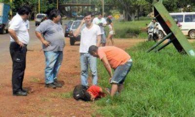 Joven fue atropellado mientras esperaba el colectivo y sobrevivi�