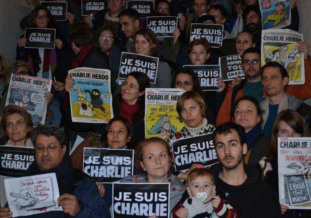Manifestantes rindieron homenaje a las vctimas de Charlie Hebdo en Jerusalem