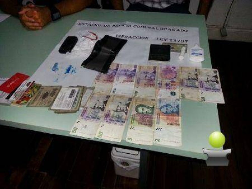 OPERATIVO EN PLENO CENTRO: APREHENDIERON UN HOMBRE CON VARIAS DOSIS DE COCAINA