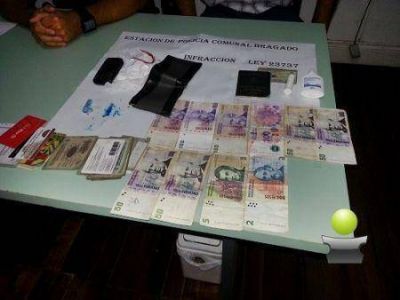OPERATIVO EN PLENO CENTRO: APREHENDIERON UN HOMBRE CON VARIAS DOSIS DE COCAINA