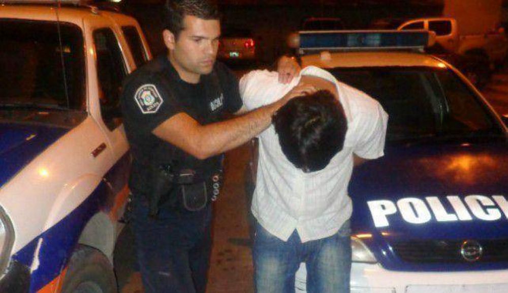 Detuvieron a cinco personas, una de ellas con pedido de captura en Bah�a Blanca