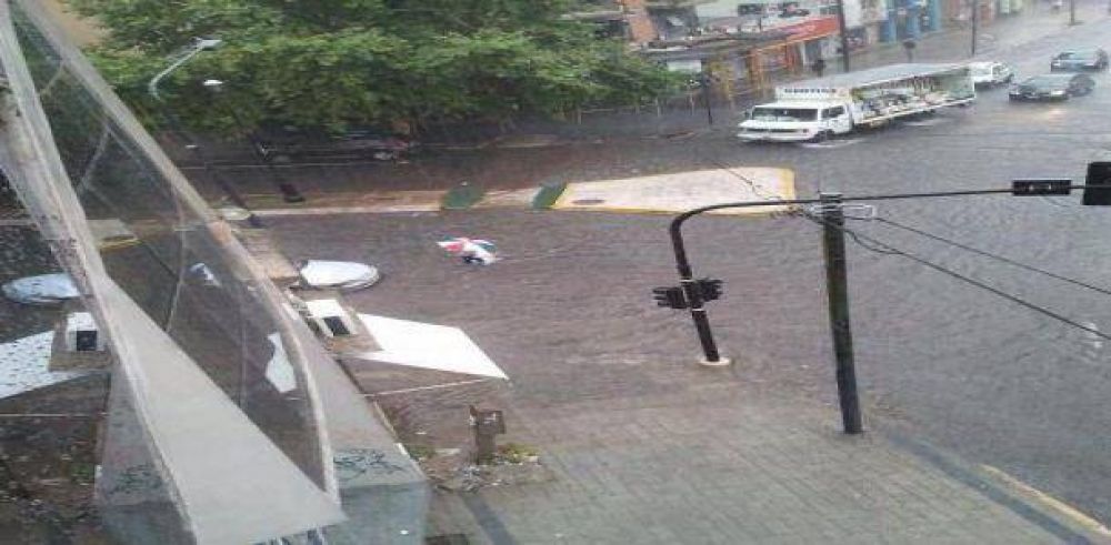 Llovi� y en 15 minutos se inund� el Centenario