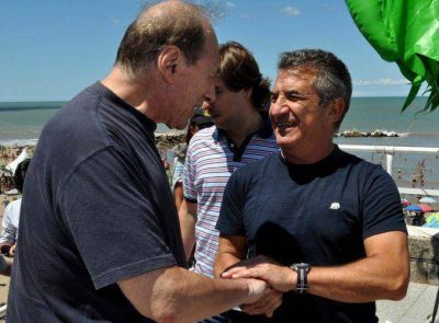 En plena campa�a, Urribarri se reuni� con Zaffaroni y H�ctor Recalde