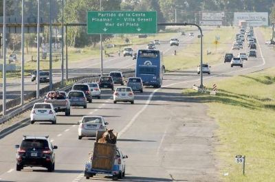 Unos 2.250 veh�culos circulan por hora por la ruta 2 hacia la Costa Atl�ntica
