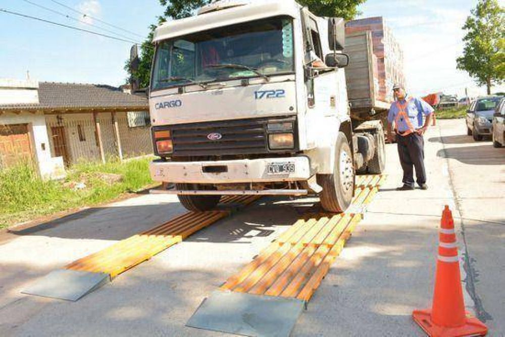 Trnsito y Transporte intensifica los operativos de pesaje y control de cargas en camiones