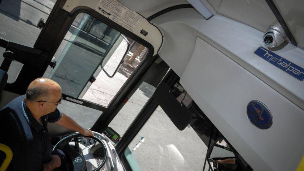 Comienzan a funcionar las c�maras de seguridad en los colectivos bahienses