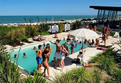 La moda de las �pool parties� llega hasta la Costa Atl�ntica
